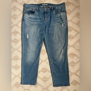 Levi’s Boyfriend distressed jeans size 31